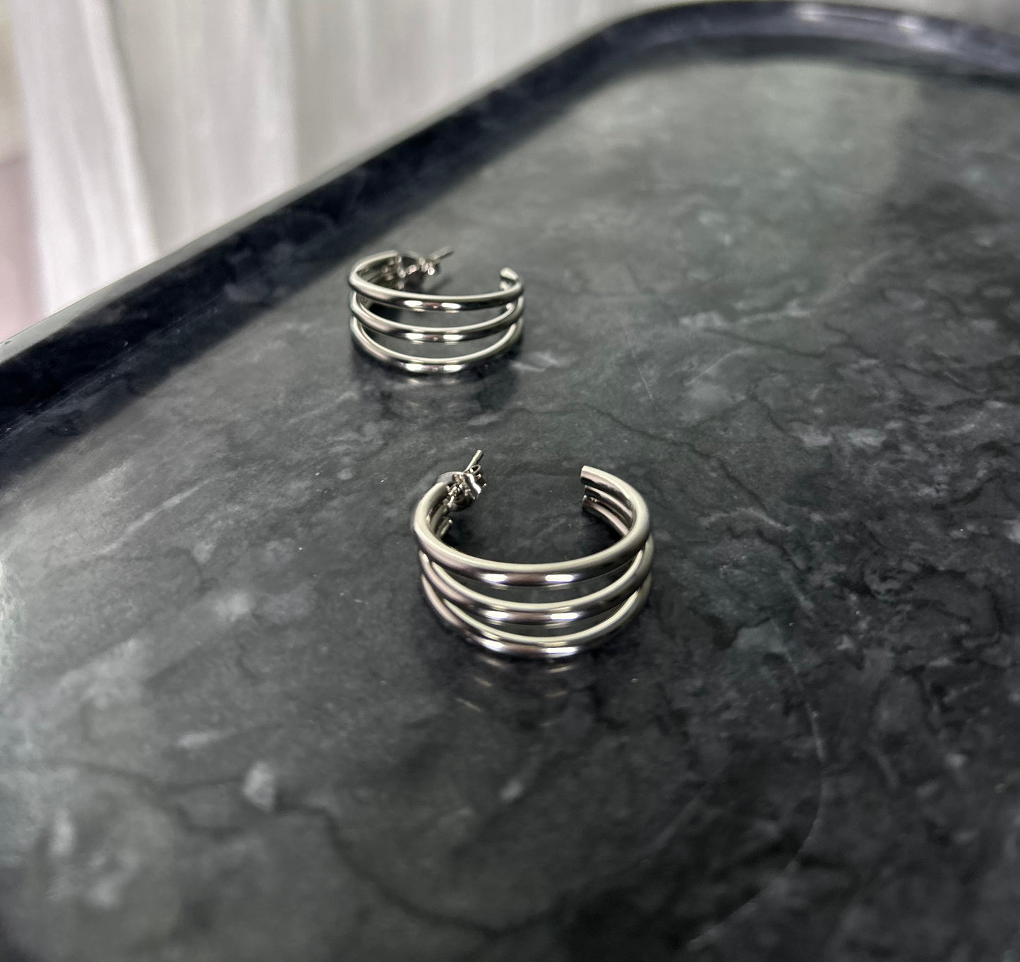 Trirsa earring Silver