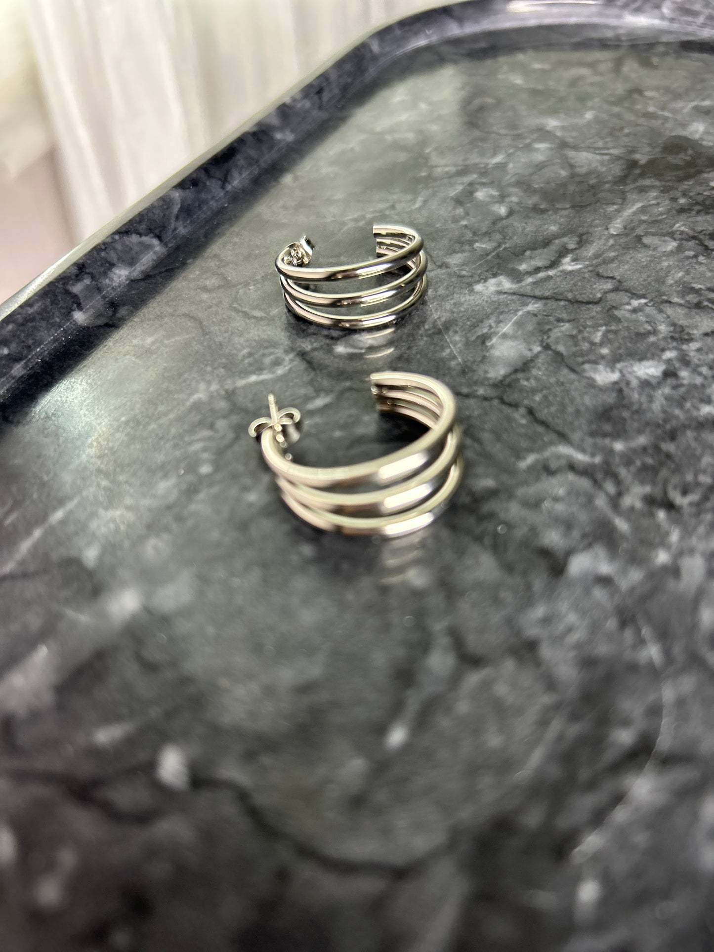Trirsa earring Silver